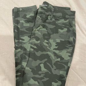 NWOT. Style & Co skinny camo pants